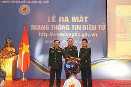 rung tâm Gìn giữ hòa bình Việt Nam tổ chức Lễ ra mắt Trang thông tin điện tử trên internet.