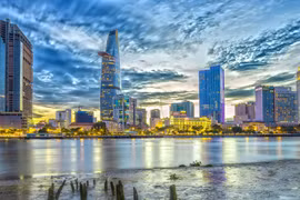 Nếu như trước đây Việt Nam đã là trung tâm sản xuất đối với Hàn Quốc và các nhà sản xuất thiết bị điện tử của Nhật Bản như Samsung, LG Electronics, Panasonic và Toshiba,thì giờ đây Việt Nam chú trọng tập trung chuyển đổi từ nhà sản xuất linh kiện điện tử