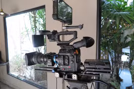 Máy quay phim điện ảnh chuyên nghiệp Cinema EOS C200. Ảnh: Canon.