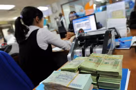 Hàng loạt các ngân hàng thương mại triển khai dịch vụ nộp thuế điện tử không chỉ tạo thuận lợi cho doanh nghiệp, bớt thủ tục rườm rà mà còn thúc đẩy thanh toán không dùng tiền mặt, hỗ trợ phát triển chính sách công. Ảnh minh hoạ: Internet.