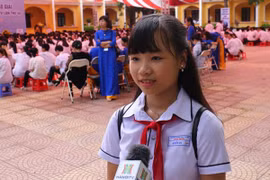 Em Nguyễn Đỗ Huyền Vi, học sinh đạt giải nhất cuộc thi viết thư quốc tế UPU lần thứ 46 năm 2017.
