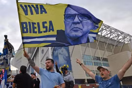 Bielsa hết bài và để cứu Leeds xuống hạng thì ông thầy có nhiều đóng góp cho đội bóng buộc phải ra đi. Ảnh AP.