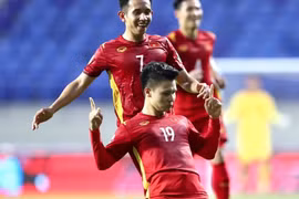 Theo đó, đội bóng nhà bầu Hiển có thể trả 5 tỷ đồng tiền lót tay/mùa giải kèm mức lương “khủng” 15.000 USD/tháng (khoảng hơn 350 triệu đồng/tháng) cho Quang Hải. Ảnh VFF