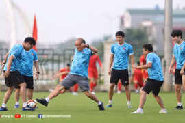  Liệu ông Park sẽ thay đổi gì trước loạt trận play-off này? Ảnh VFF.