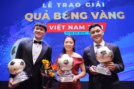 Chủ nhân Quả bóng vàng Việt Nam 2021: Hoàng Đức, Huỳnh Như và Văn Ý. Ảnh màn hình.