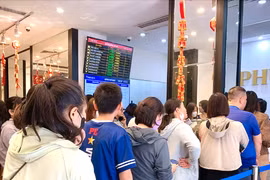 Tiệm vàng bán hàng kiểu 'đá bóng', khách chạy qua chạy lại như con thoi