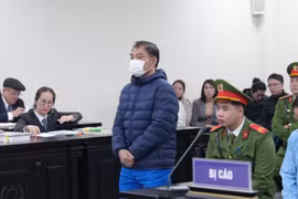 Cựu giám đốc khai lý do mang quà kẹp hàng tỷ đồng biếu cựu chủ tịch nhà xuất bản