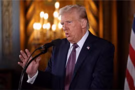 Tổng thống đắc cử Mỹ Donald Trump phát biểu tại Mar-a-Lago ở Palm Beach, Florida, Hoa Kỳ ngày 7/1. Ảnh: Reuters.