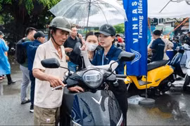 Người dân TP.HCM hào hứng “đổi xăng lấy điện”: Chuyển đổi để bầu không khí xanh, sạch hơn