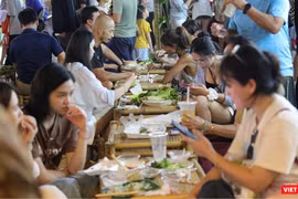 Hàng ngàn người tham dự và thưởng thức tại Lễ hội du lịch ẩm thực Đà Nẵng 2025.