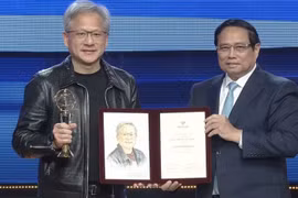 Thủ tướng Phạm Minh Chính trao giải thưởng chính VinFuture cho giáo sư Jensen Huang, Chủ tịch hãng công nghệ NVIDIA 