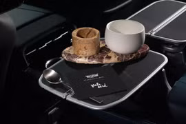 Hãng ô tô hạng sang của Mỹ ra mắt dịch vụ phục vụ bữa tối trên xe SUV