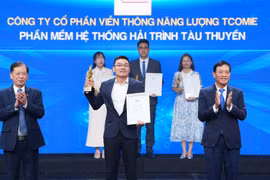 Ông Hoàng Lê Viết Thắng, Chủ tịch Hội đồng quản trị, đại diện nhận giải 