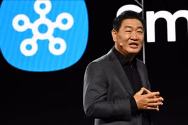 Ông Han Jong-Hee, Tổng giám đốc điều hành Samsung Electronics có bài phát biểu tại CES (ảnh: Bloomberg)