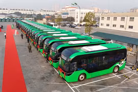 Cận cảnh mẫu xe buýt điện đô thị vừa ra mắt của Vinfast 