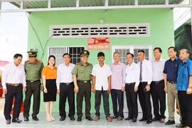 T&T Group và SHB đấu giá 1 tỷ đồng cho bức tranh của họa sĩ Ngô Bá Hoàng để ủng hộ đồng bào vùng lũ