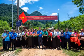 Hành trình “Ánh sáng xanh” thắp sáng mọi nẻo đường Việt Nam