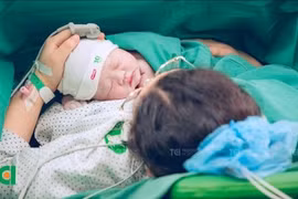 Mẹ đái tháo đường thai kỳ, bé quấn 3 vòng dây rốn, sinh khỏe mạnh