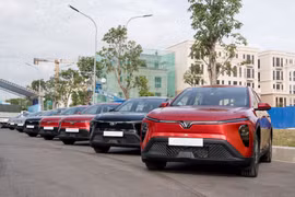 Tài xế dịch vụ “xử đẹp” bài toán thu hồi vốn với xe Limo Green 