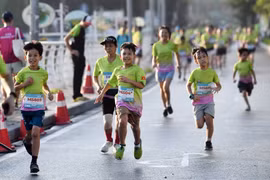 Gần 2.000 vận động viên tranh tài tại giải chạy “Run for Love” của Vietnam Airlines 