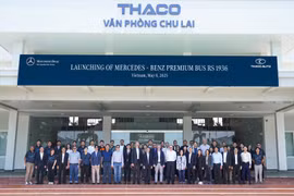 THACO AUTO xuất khẩu xe bus cao cấp Mercedes-Benz sang Thái Lan