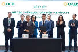 Ngân hàng ''bắt tay'' công ty chứng khoán: Gia tăng lợi ích cho khách hàng