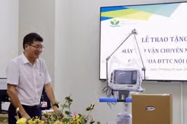 EVNFinance trao tặng máy thở di động hiện đại cho Bệnh viện Nhi Trung ương