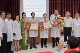 UBND TP.HCM khen thưởng ê kíp cứu sống bệnh nhân bị ngưng tim, ngưng thở