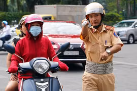 Nộp phạt vi phạm giao thông oline từ ngày 1/7. Ảnh: Thanh Niên