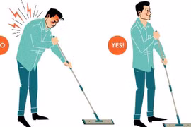 Tư thế lau dọn nhà cửa sai cách dễ dẫn đến bệnh đau lưng. Ảnh minh họa: Internet