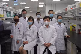 Nhóm nghiên cứu của Carmine Therapeutics với dự án đột phá. Ảnh: Timothy David/Straits Times.