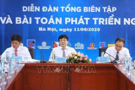 Đoàn Chủ tịch điều hành Diễn đàn. Ảnh: Thành Đạt/TTXVN