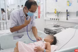 Bệnh nhi hồi phục nhanh sau điều trị. Ảnh: Phạm An