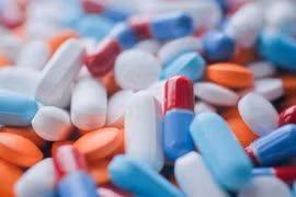 Từ vụ VN Pharma, bàn luận về tác hại khi dùng thuốc giả, thuốc kém chất lượng. Ảnh: Theguardian