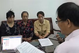 Luật sư cung cấp chứng cứ ngoại phạm của Hồ Duy Hải. Ảnh: Thanh Niên