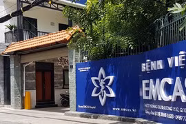 Bác sĩ hợp tác chuyên môn với Thẩm mỹ viện Emcas dùng bằng giả