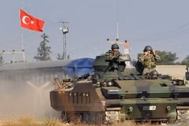 Quân đội Thổ Nhĩ Kỳ tràn qua biên giới Syria tấn công người Kurd