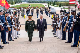 Bộ trưởng Quốc phòng Mỹ James Mattis tiếp đón Bộ trưởng Quốc phòng Việt Nam Ngô Xuân Lịch trong chuyến thăm Mỹ mới đây
