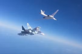 Chiến đấu cơ Su-30SM hộ tống máy bay ném bom chiến lược tầm xa Tu-160 Nga tấn công phiến quân tại Syria