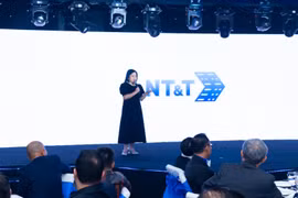 Bà Võ Thuỵ Cam Tuyền, Phó Chủ tịch Hội đồng Sáng lập, Giám đốc Điều hành của NT&T JSC giới thiệu bộ nhận diện thương hiệu mới. Ảnh: NT&T JSC.
