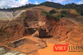 Đập thủy điện sông Bung 2 bị vỡ do ảnh hưởng mưa bão! - (Ảnh: Hồ Xuân Mai)