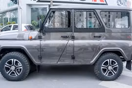 UAZ Hunter mới về Việt Nam chiều qua