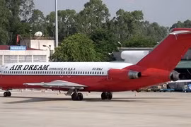 Chiếc máy bay Boeing bị bỏ  ở sân bay Nội Bài