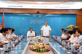 Chủ tịch Ủy ban Trung ương Mặt trận Tổ quốc Việt Nam Nguyễn Thiện Nhân phát biểu tại buổi làm việc. 