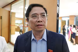 Uỷ viên Bộ Chính trị, Trưởng ban Tổ chức Trung ương Phạm Minh Chính trao đổi với báo chí bên lề kỳ họp Quốc hội vào sáng nay 26-10.