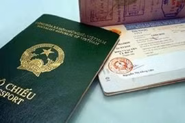 Hơn 4.000 người thôi hộ chiếu quốc tịch Việt Nam hầu hết là cô dâu lấy chồng nước ngoài.