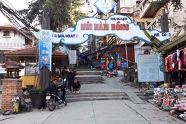 Lối lên khu du lịch Hàm Rồng- (Ảnh Lao Động).