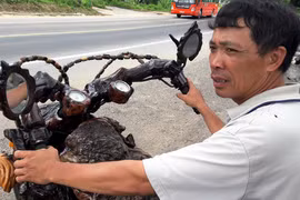 Chiếc xe này đầy đủ đèn, còi, thắng, xi nhan... tốc độ tối đa 175 km/giờ.