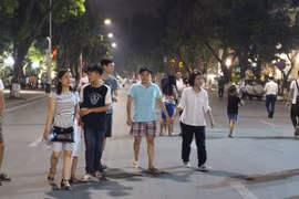 Hà Nội thu hơn 500 tỷ trong 4 ngày thí điểm phố đi bộ- (Ảnh: Đình Khương).