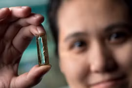 Các nhà khoa học đã vô tình phát hiện ra loại pin smartphone có thể dùng trong 400 năm